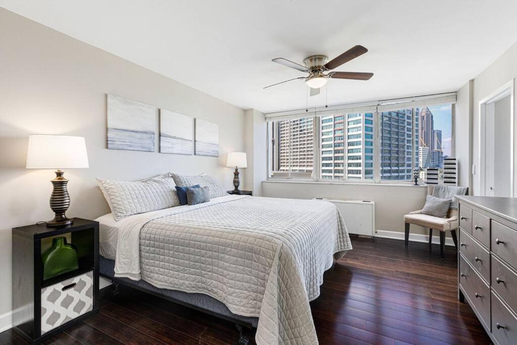 Apartment 1001 Free Parking, 2 Bd, Modern Dtw, Great Wifi