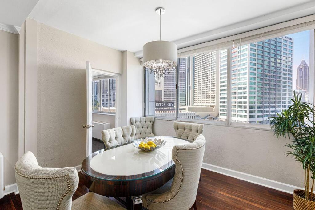 Apartment 1001 Free Parking, 2 Bd, Modern Dtw, Great Wifi