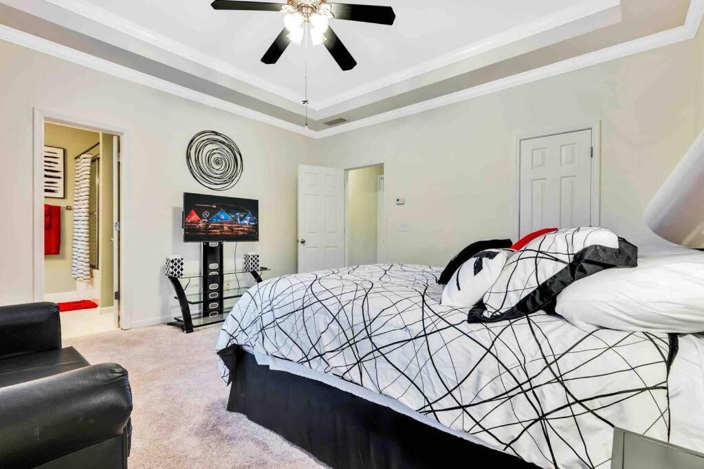 Charming Mins Away From Atlanta's Attractions Holiday home