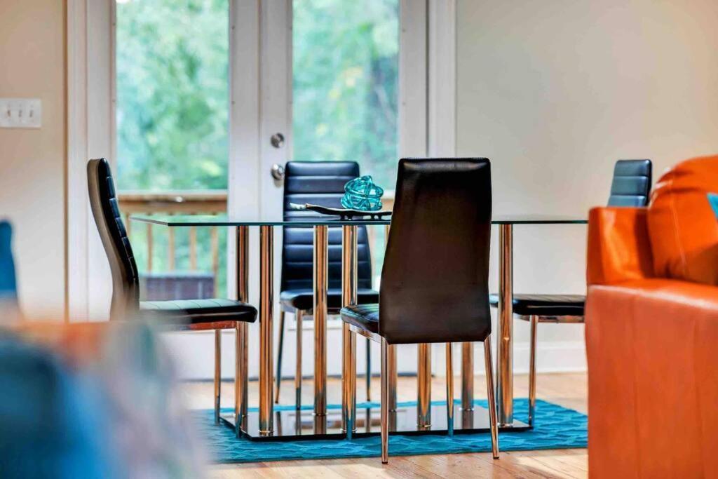 Charming Mins Away From Atlanta's Attractions Holiday home *