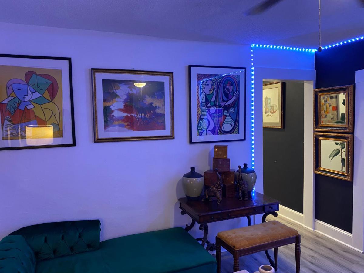 Cute, Trendy Sophisticated & Classy Homestay *