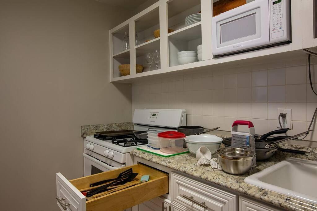 Apartment 1001 Free Parking, 2 Bd, Modern Dtw, Great Wifi *