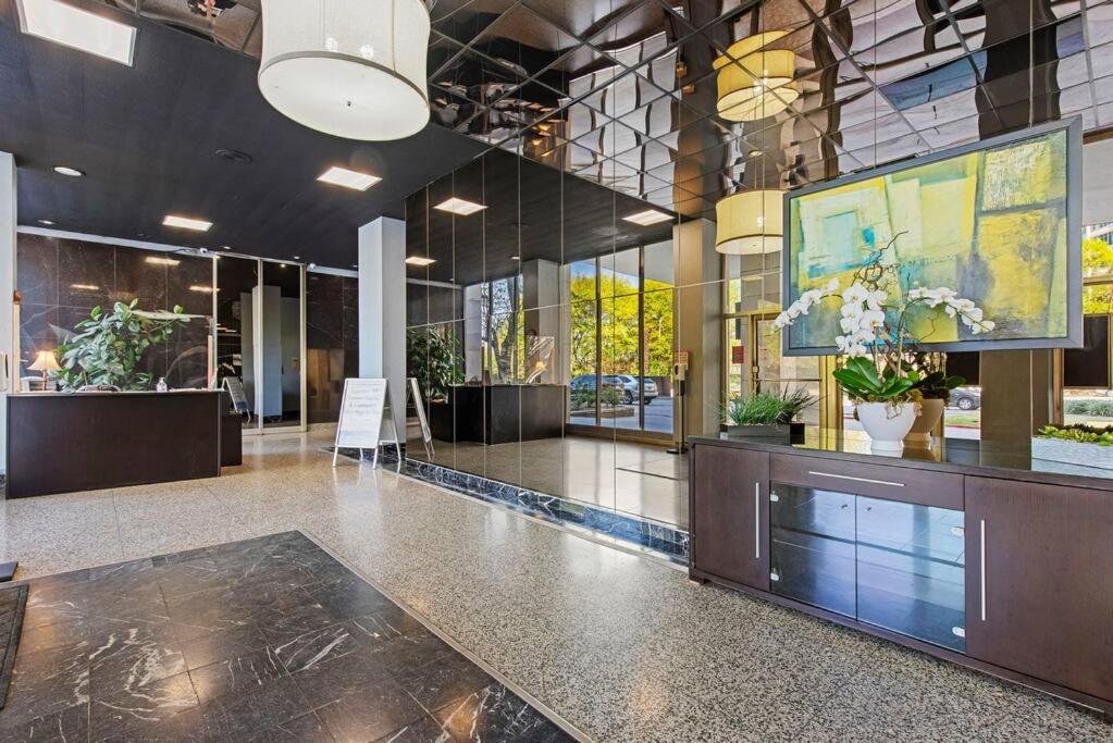 Apartment 1001 Free Parking, 2 Bd, Modern Dtw, Great Wifi