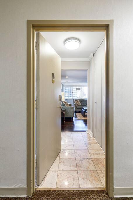 Apartment 1001 Free Parking, 2 Bd, Modern Dtw, Great Wifi