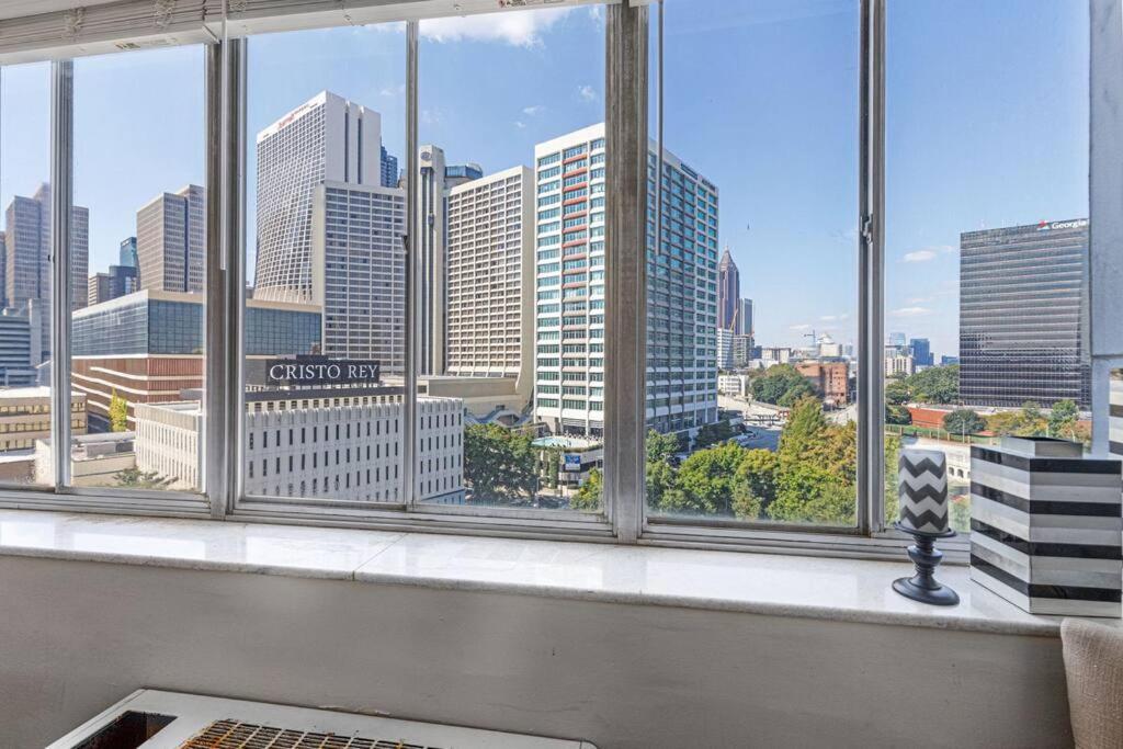Apartment 1001 Free Parking, 2 Bd, Modern Dtw, Great Wifi *