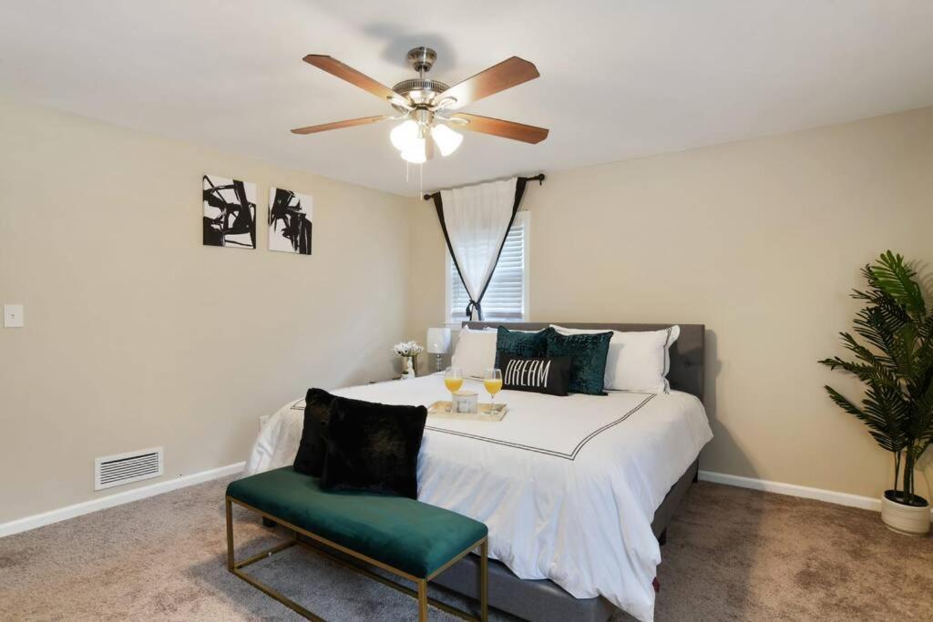 Holiday home 5 Mins From Airport Family Friendly *