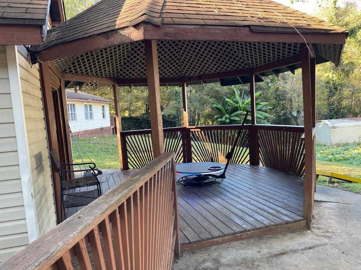 Over 1 Acre Private 3 Bedroom Home 10 Minutes From Buckhead Atlanta