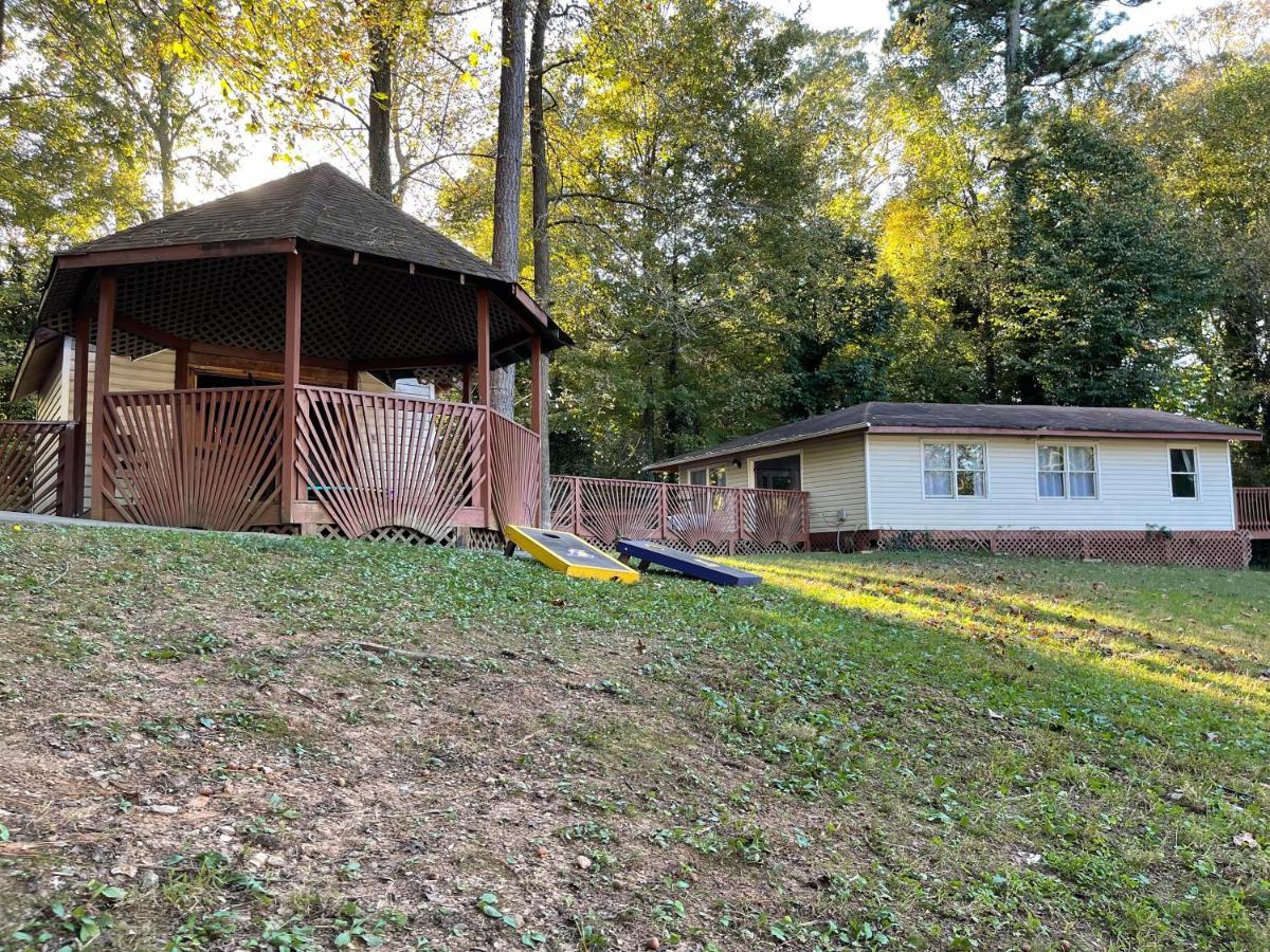 Over 1 Acre Private 3 Bedroom Home 10 Minutes From Buckhead *