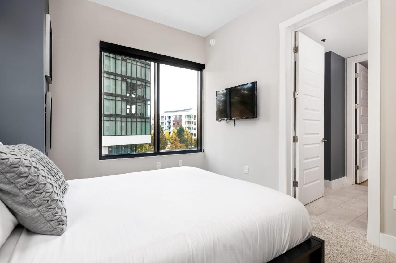 Apartment Poshly Pastel Buckhead Paradise