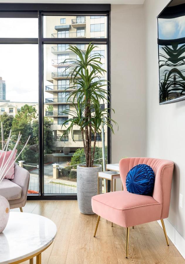 Apartment Poshly Pastel Buckhead Paradise