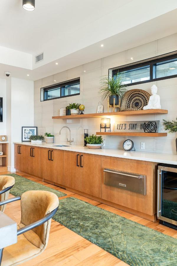 Poshly Pastel Buckhead Paradise Apartment *
