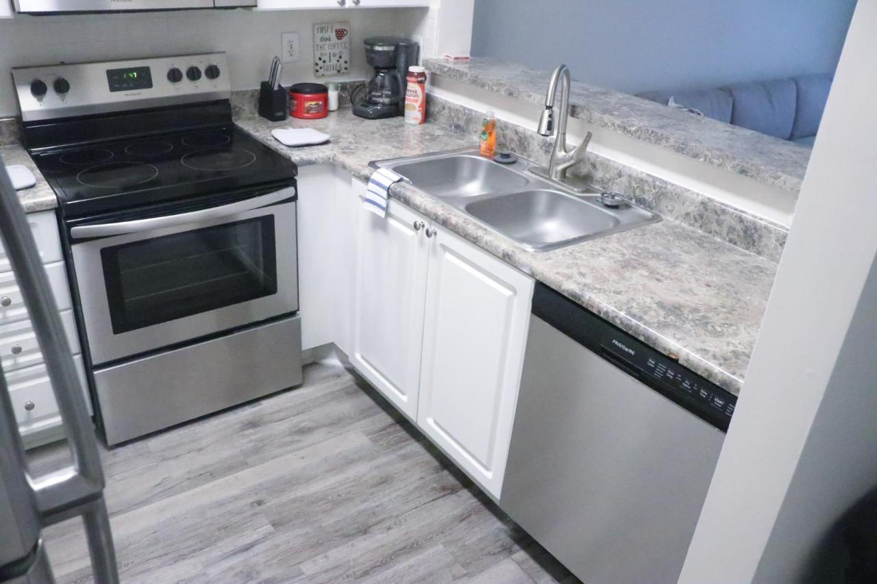Fantastic Two Bedroom, Near Airport, Cozy & Comfy! Apartment *