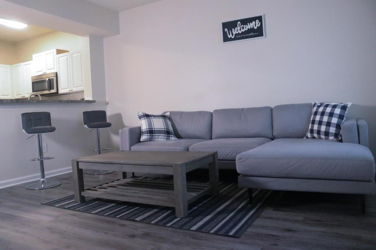 Fantastic Two Bedroom, Near Airport, Cozy & Comfy! Apartment *