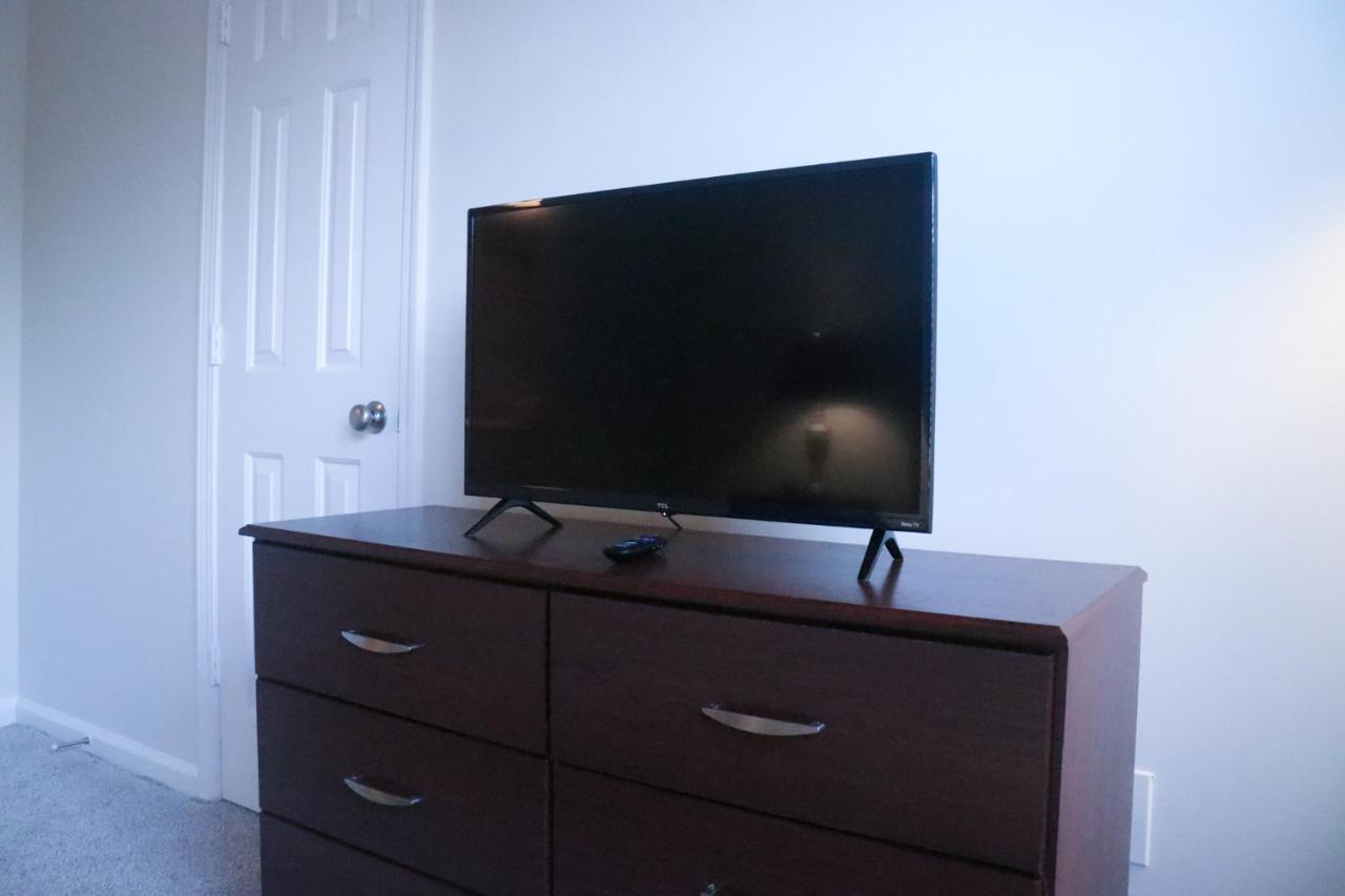 Apartment Fantastic Two Bedroom, Near Airport, Cozy & Comfy!