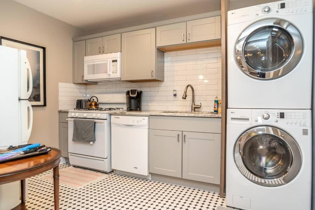 Apartment Heart Of Downtown 2Bd 1Free Parking View! Lm1008
