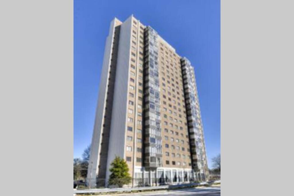 Heart Of Downtown 2Bd 1Free Parking View! Lm1008 *