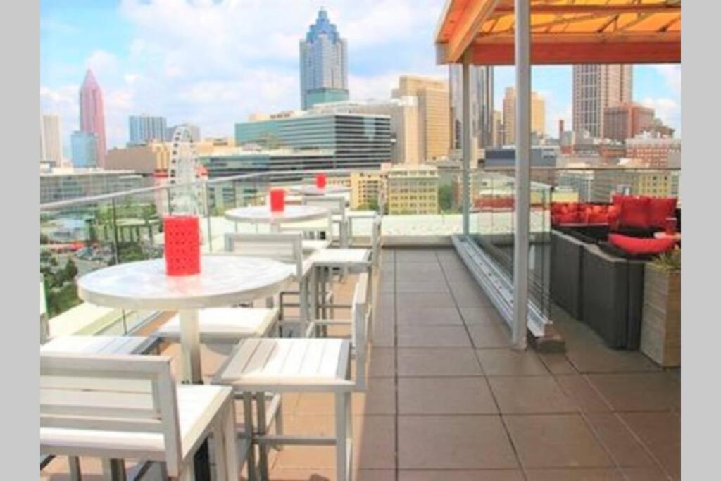 Apartment Heart Of Downtown 2Bd 1Free Parking View! Lm1008