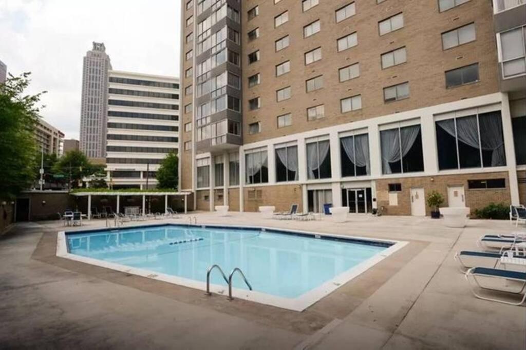 Apartment Heart Of Downtown 2Bd 1Free Parking View! Lm1008