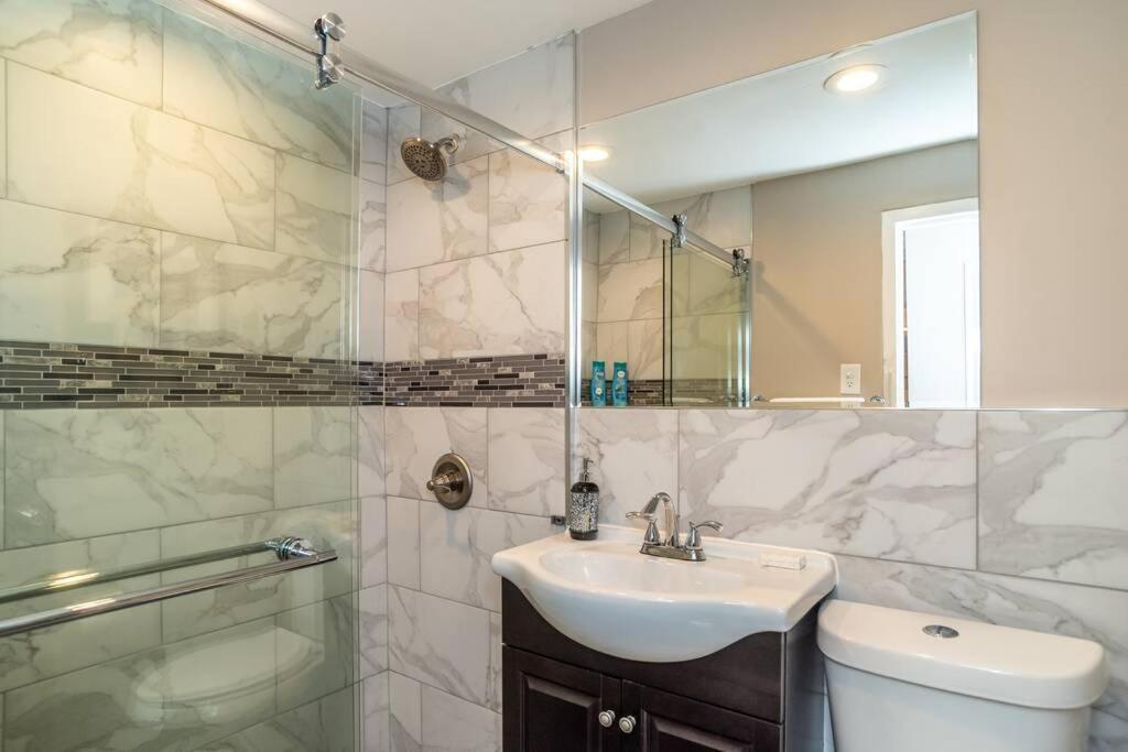 Heart Of Downtown 2Bd 1Free Parking View! Lm1008 *