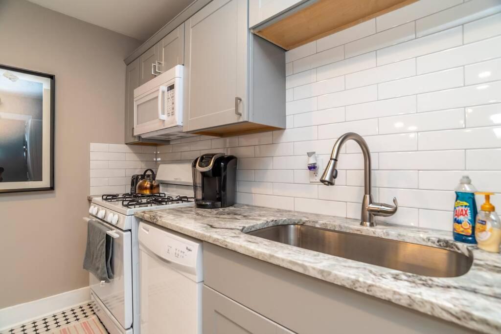 Apartment Heart Of Downtown 2Bd 1Free Parking View! Lm1008
