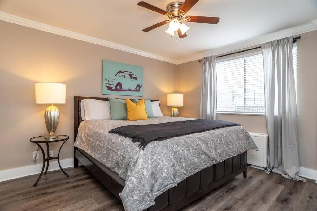 Heart Of Downtown 2Bd 1Free Parking View! Lm1008 *