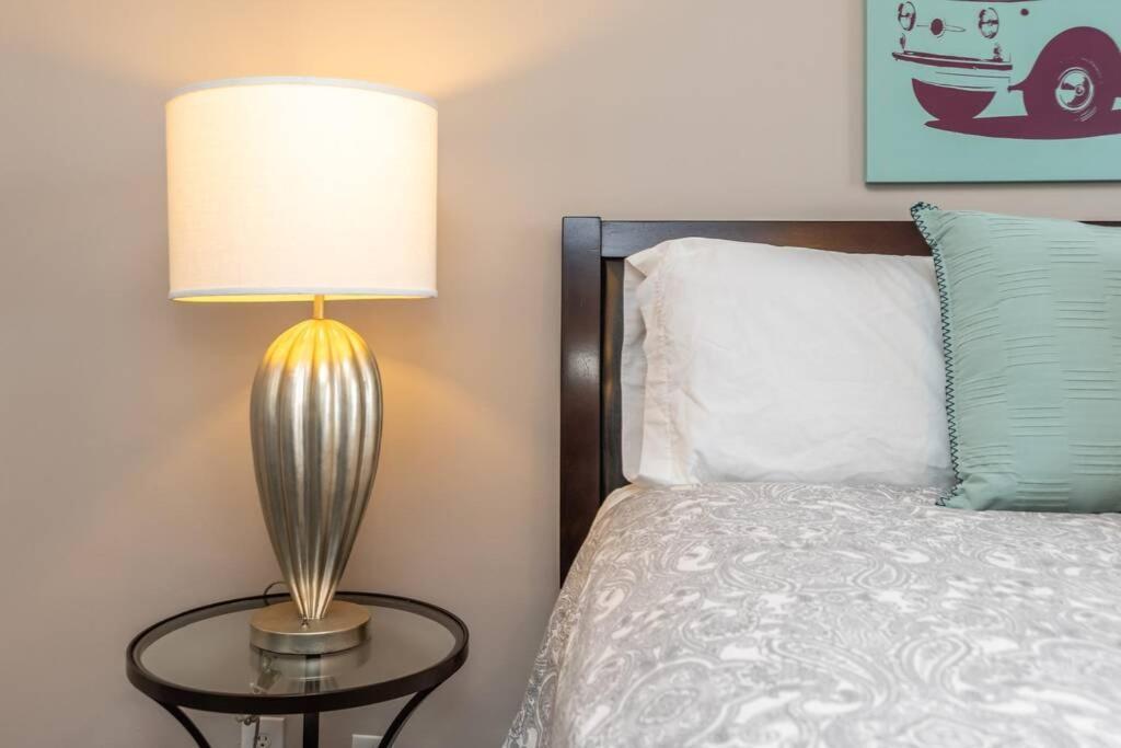 Heart Of Downtown 2Bd 1Free Parking View! Lm1008
