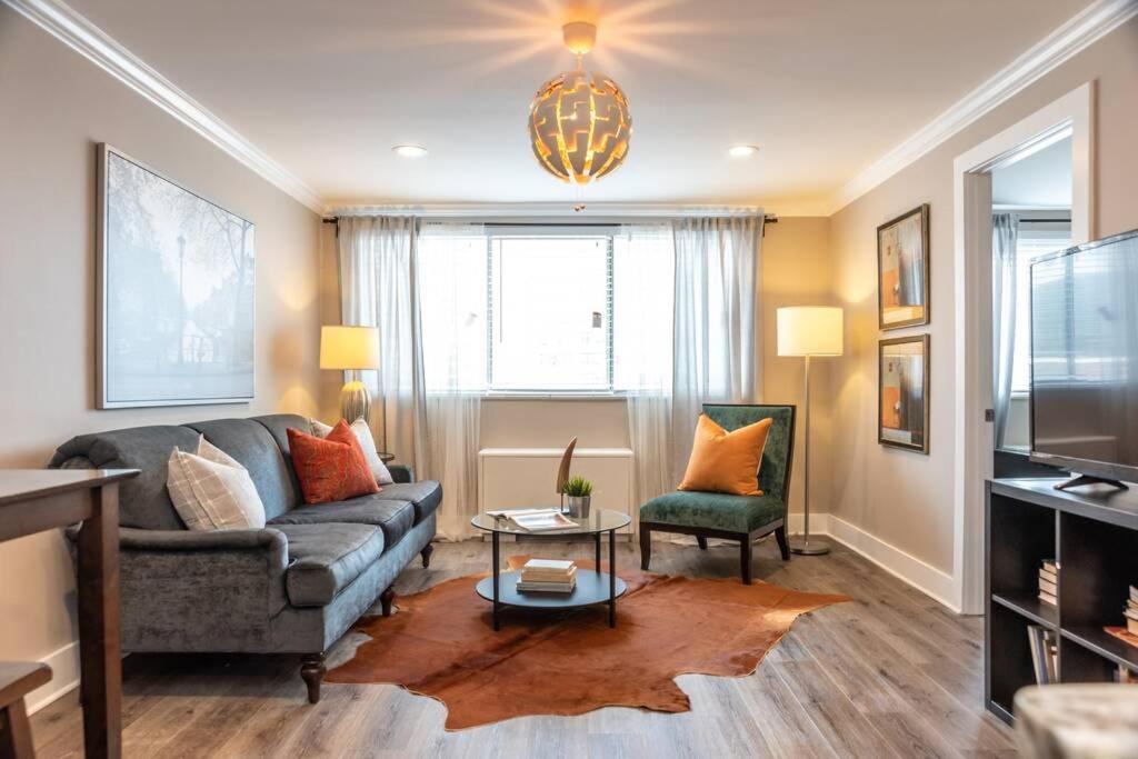 Apartment Heart Of Downtown 2Bd 1Free Parking View! Lm1008