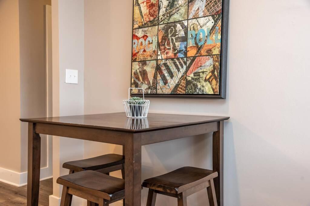 Heart Of Downtown 2Bd 1Free Parking View! Lm1008 *