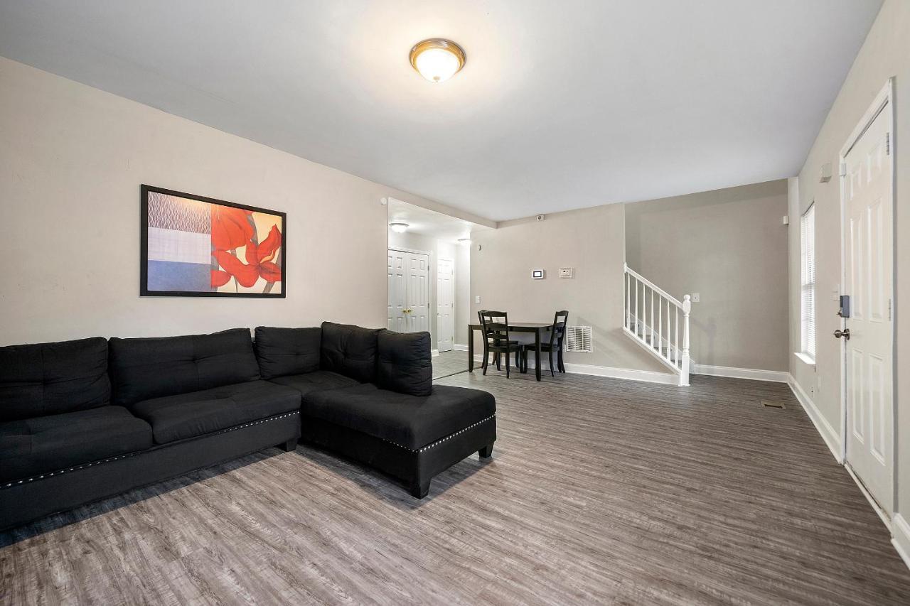 Modern 4 Bedroom 3 Bath Home-10 Mins From Airport * Atlanta
