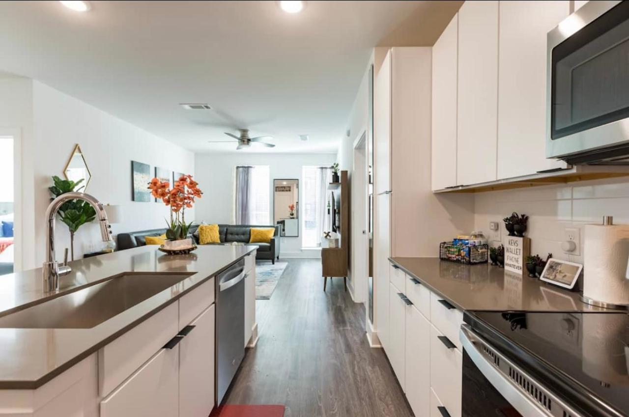 Luxury 2br 2ba Apt With Gym Pool & Free Parking * Atlanta