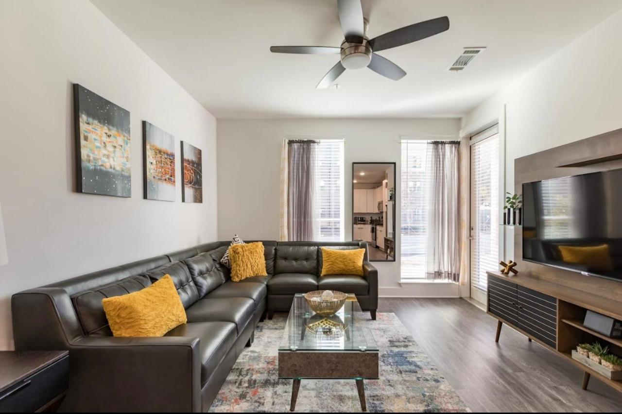 Luxury 2br 2ba Apt With Gym Pool & Free Parking Apartment