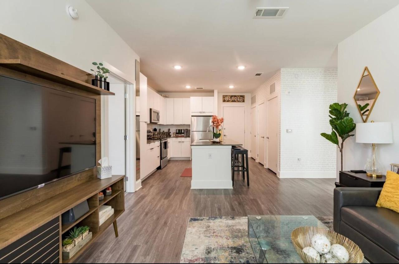 Luxury 2br 2ba Apt With Gym Pool & Free Parking Apartment
