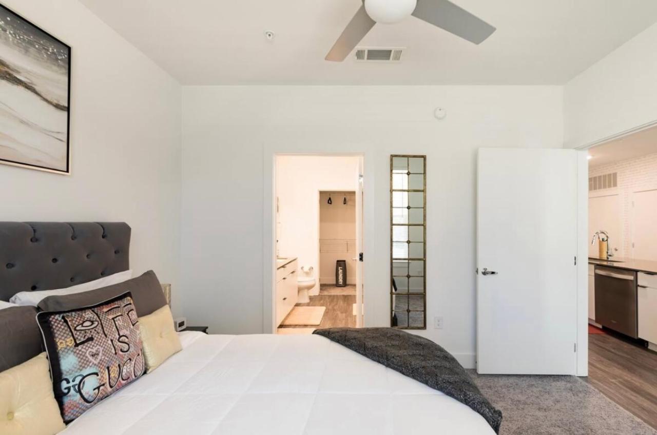 Apartment Luxury 2br 2ba Apt With Gym Pool & Free Parking *