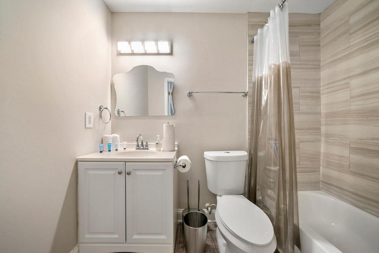 Modern 4 Bedroom 3 Bath Home-10 Mins From Airport * Atlanta