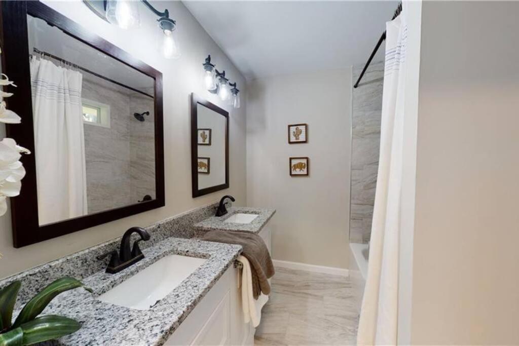 Entire Near Downtown, Airport, & Golf Holiday home Atlanta