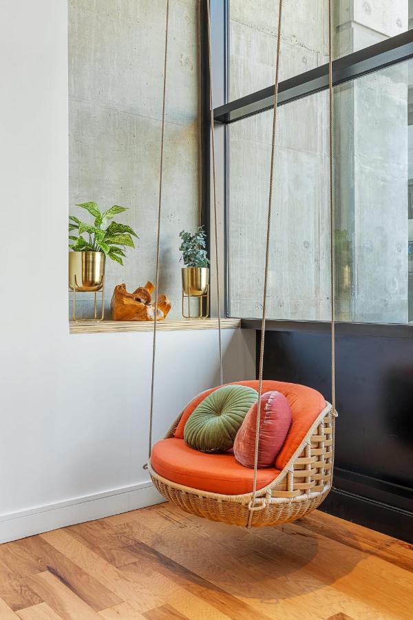 Remarkably Cultivated Buckhead Apartment