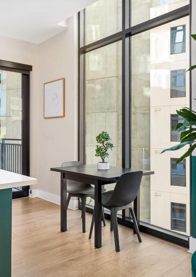 Remarkably Cultivated Buckhead Apartment *