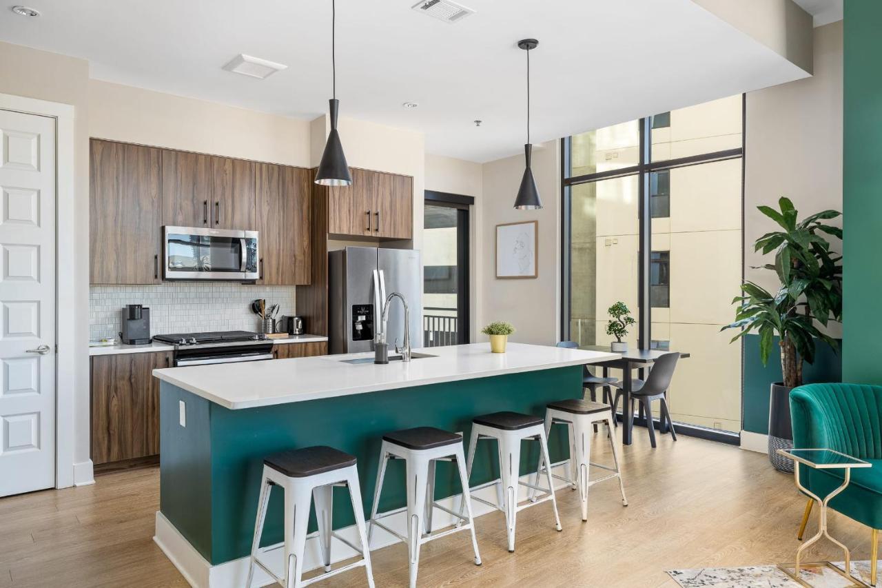 Remarkably Cultivated Buckhead Apartment *