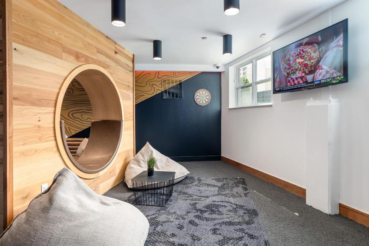 Remarkably Cultivated Buckhead Apartment