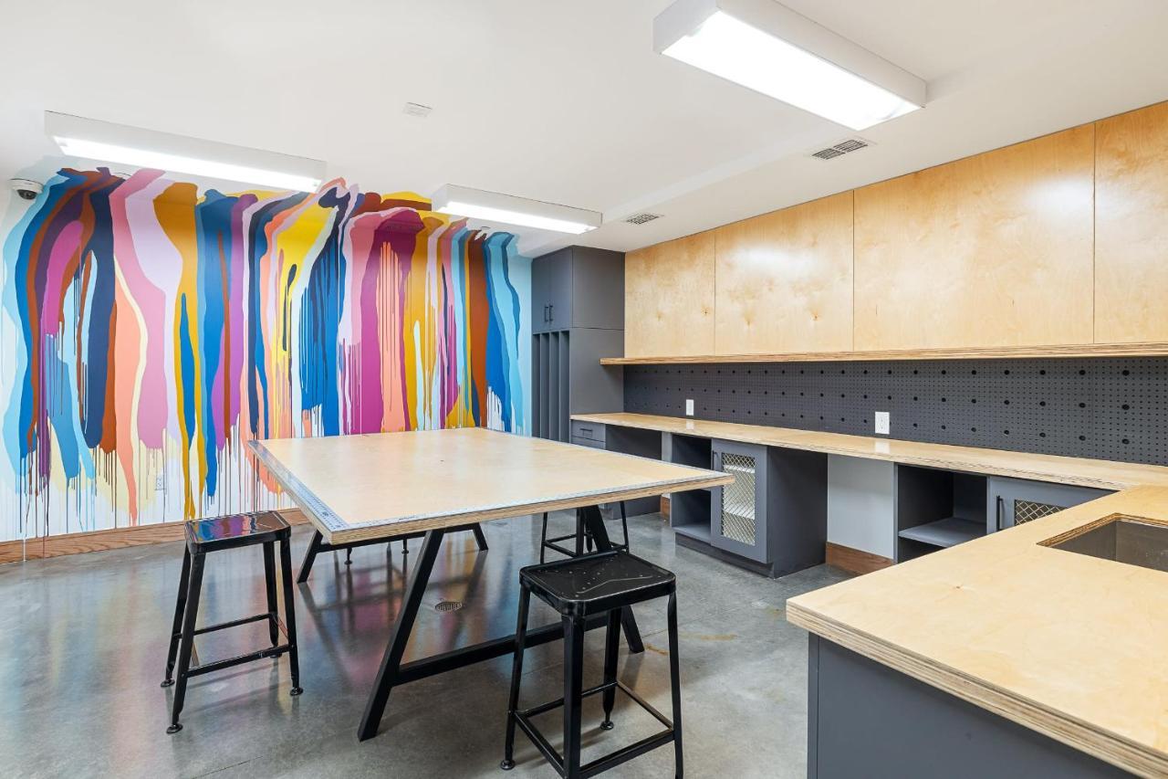 Remarkably Cultivated Buckhead Apartment *