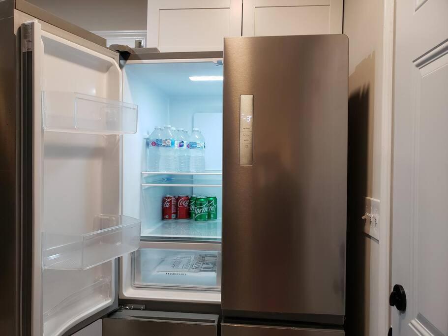 Entire Near Downtown, Airport, & Golf *