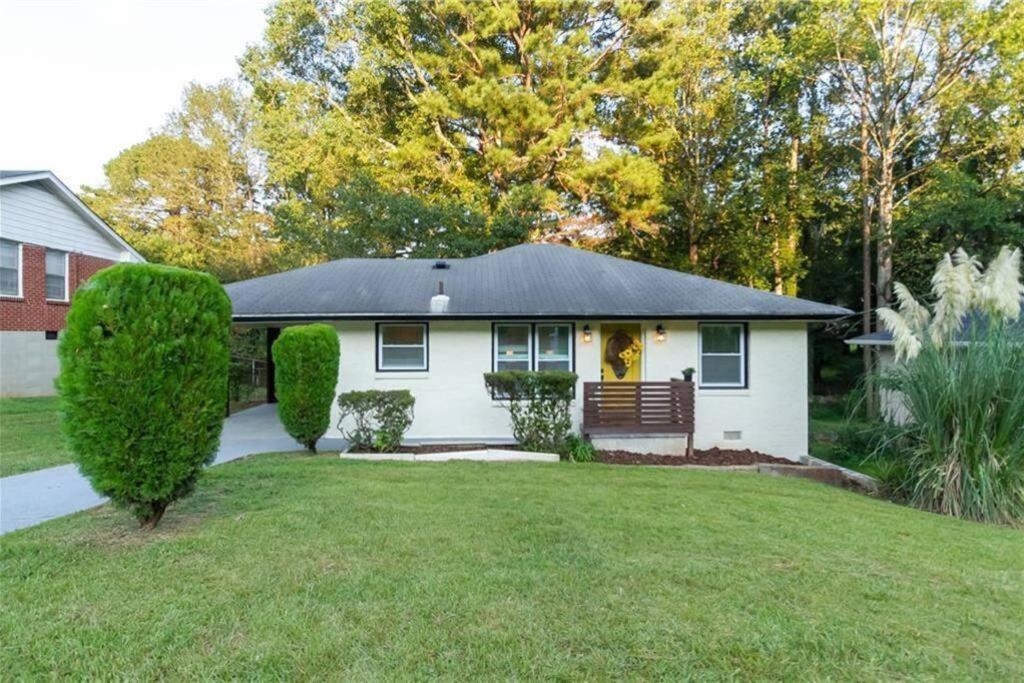 Holiday home Entire Near Downtown, Airport, & Golf *