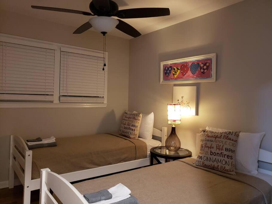 Entire Near Downtown, Airport, & Golf *