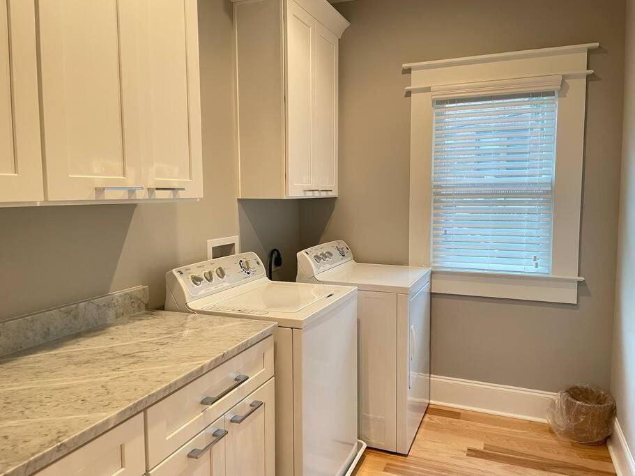 Holiday home Modern 4br 2ba W/ Porch Swing - Walk&bike Atl *