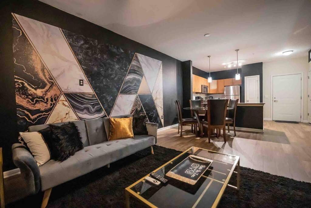 Midtown'S “Gatsby'S Place “ Private Balcony Apartment