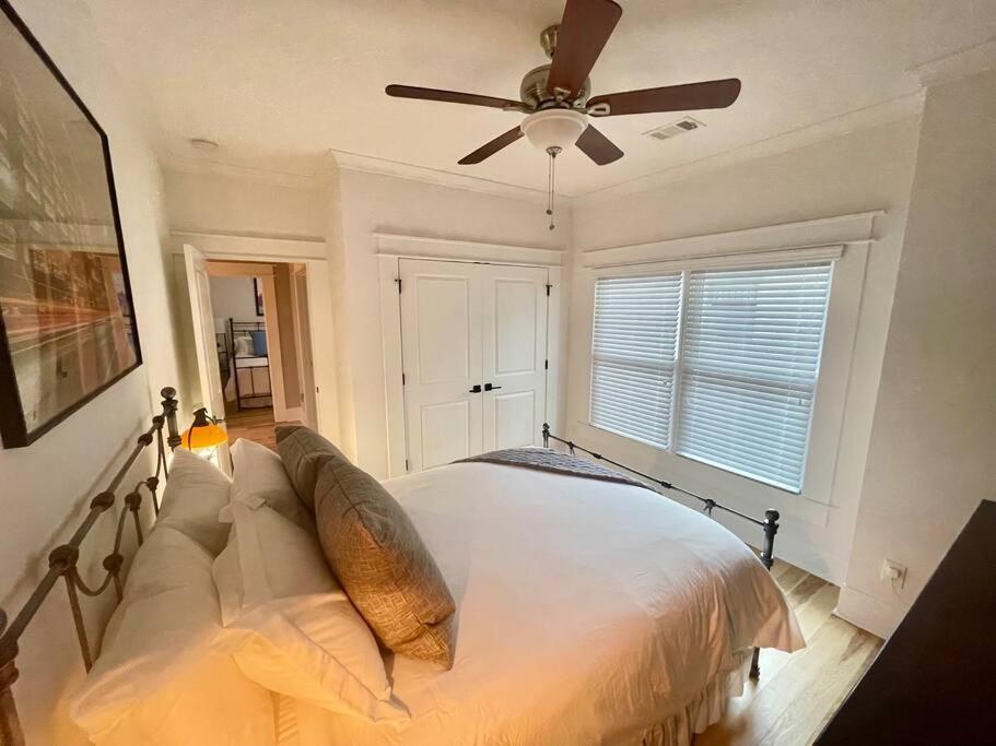 Modern 4br 2ba W/ Porch Swing - Walk&bike Atl Holiday home