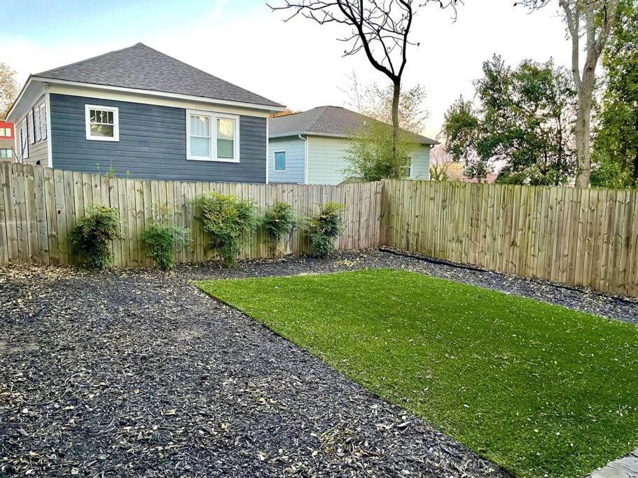Modern 4br 2ba W/ Porch Swing - Walk&bike Atl Holiday home Atlanta
