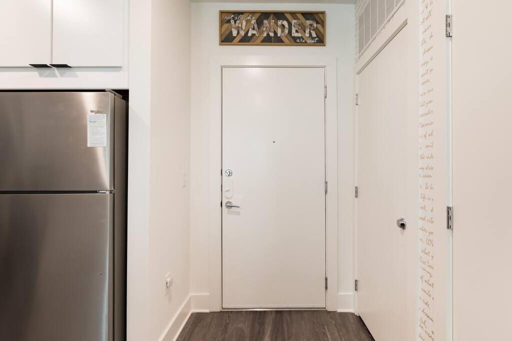 Apartment Luxury 2br 2ba Apt With Gym Pool & Free Parking
