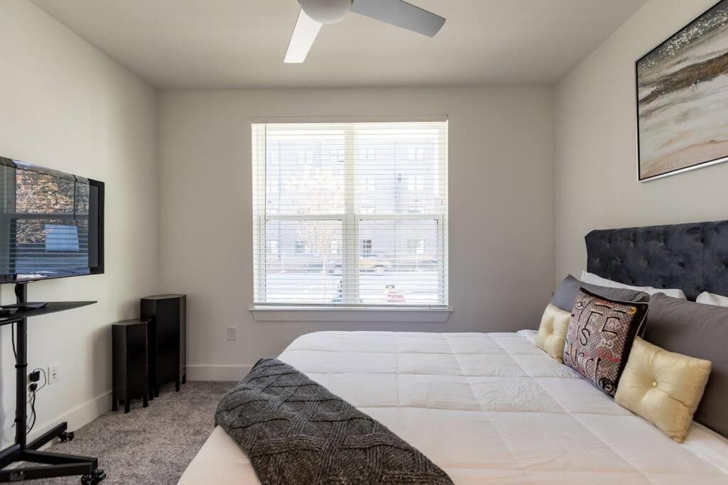 Luxury 2br 2ba Apt With Gym Pool & Free Parking Apartment Atlanta