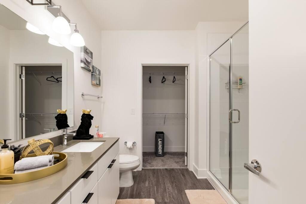 Luxury 2br 2ba Apt With Gym Pool & Free Parking * Atlanta